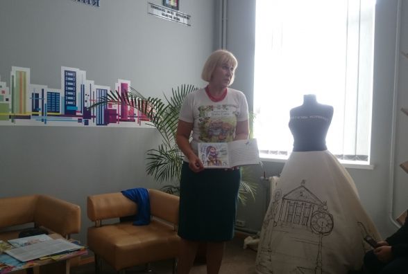 Валентина Семеняк розповіла дітям про Бурмотійка, Даринку і Бабу Сябу