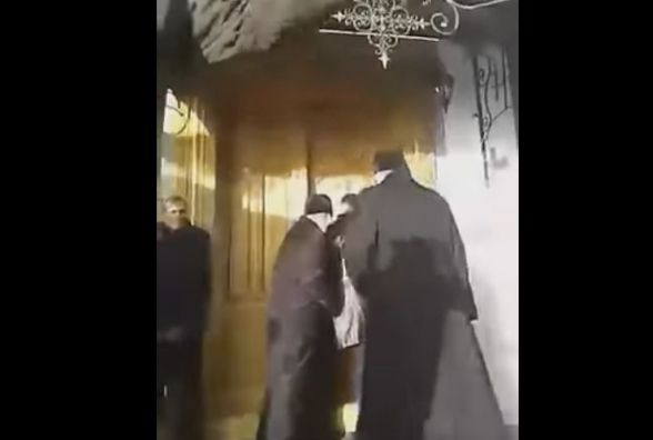Бійка у храмі. Парафіяни не пустили до церкви Архієпископа УАПЦ