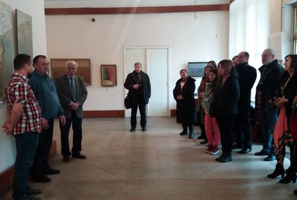 Молодий художник-шульга представив свої настроєві пейзажі тернополянам