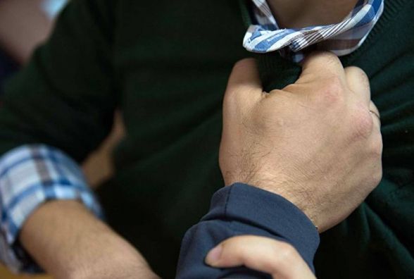 На Тернопіллі нетверезий чоловік побив сусіда, влаштував ДТП. А потім ще дісталося поліцейському