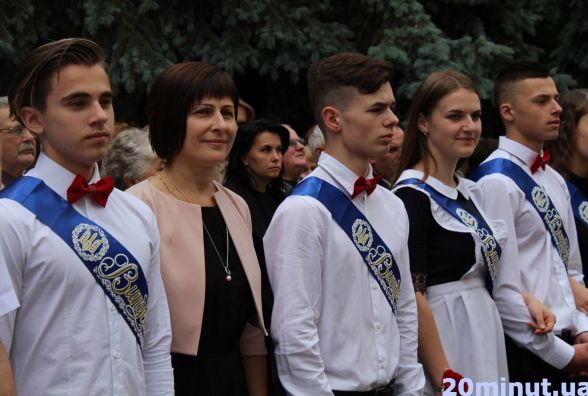 Коли у тернопільських школах пролунає останній дзвоник