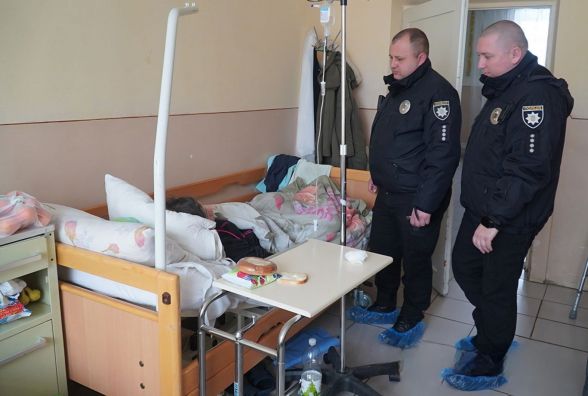 Замерзала у власній хаті із тваринами. Що робили соцслужби і куди можуть прилаштувати пенсіонерку