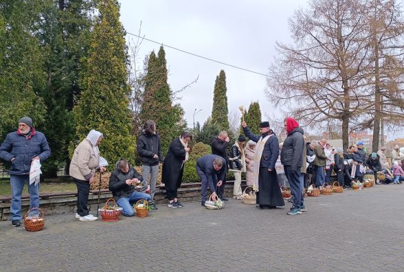 Тернополяни освячують паски перед Великоднем. Дивіться фото!
