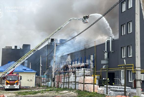 У Тернополі після вибухів пошкоджений торговий центр, евакуювали людей