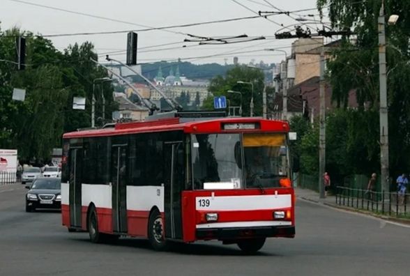 Тернополяни скаржаться, що забрали тролейбус №5. У міськраді проблеми не бачать