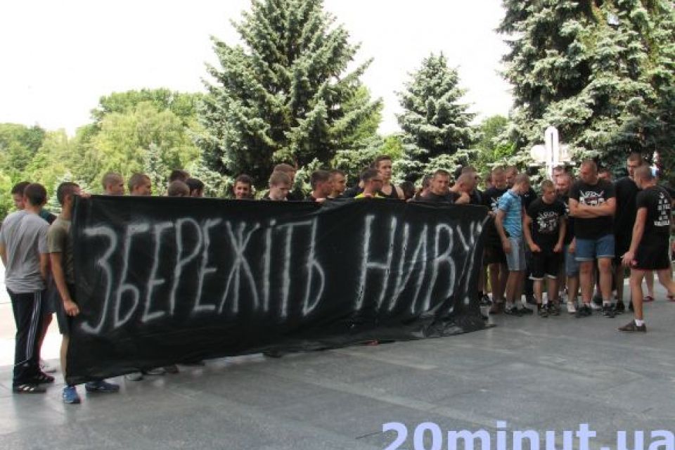 Фанати вимагають врятувати “Ниву”