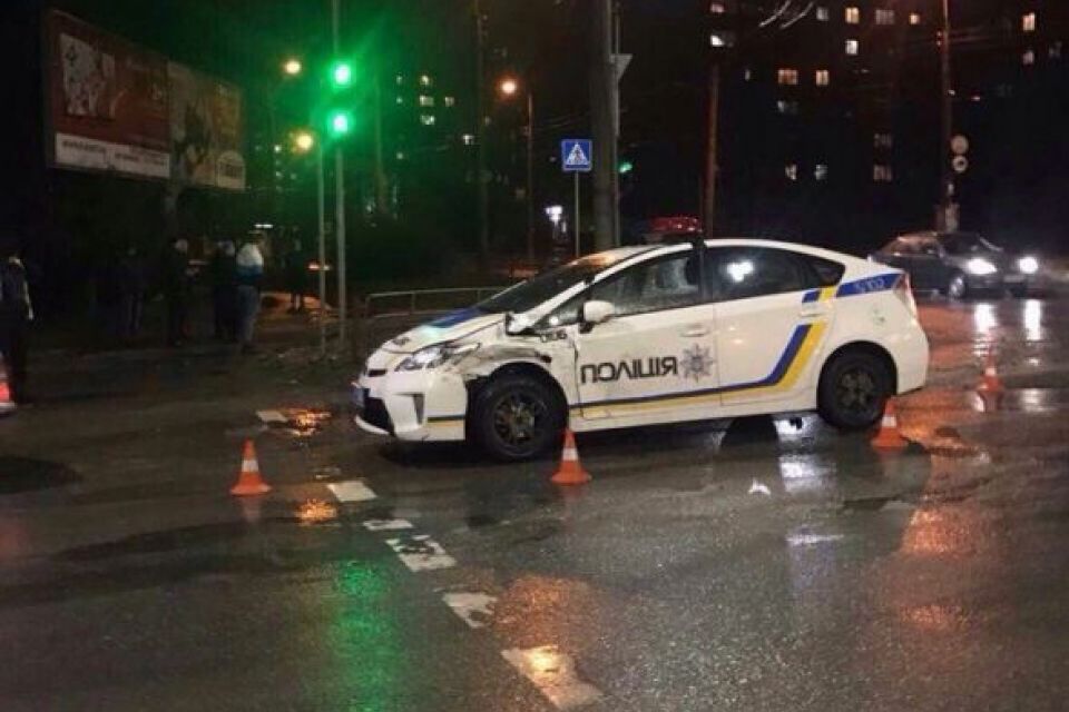 Патрульні потрапили в аварію, коли наздоганяли п'яного екс-працівника ДАІ