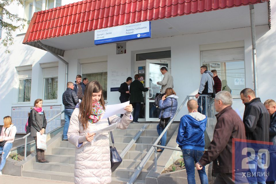 Через введення безвізового режиму Тернопіль накрила біометрична лихоманка