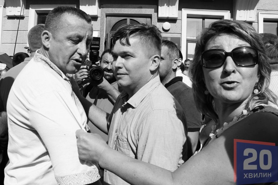 Що творилось під міськрадою та на сесії