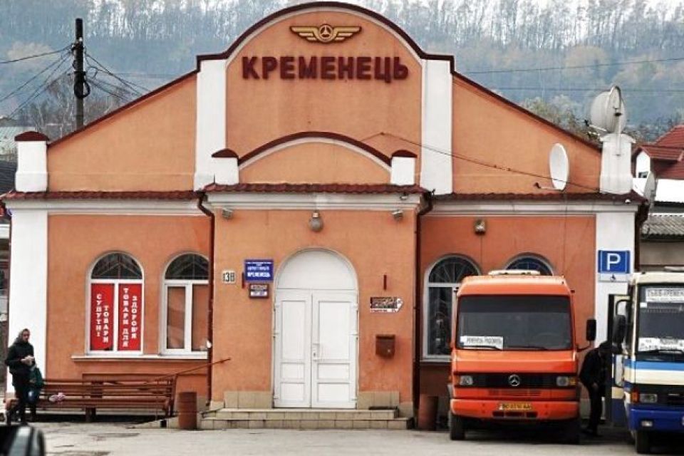 Частину сіл на Кременеччині відрізали від світу через… погані дороги?
