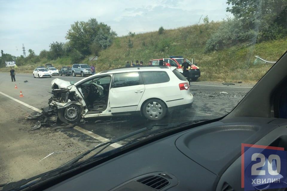 У Ступках страшна аварія. Пів автомобіля розтрощено, один з водіїв загинув