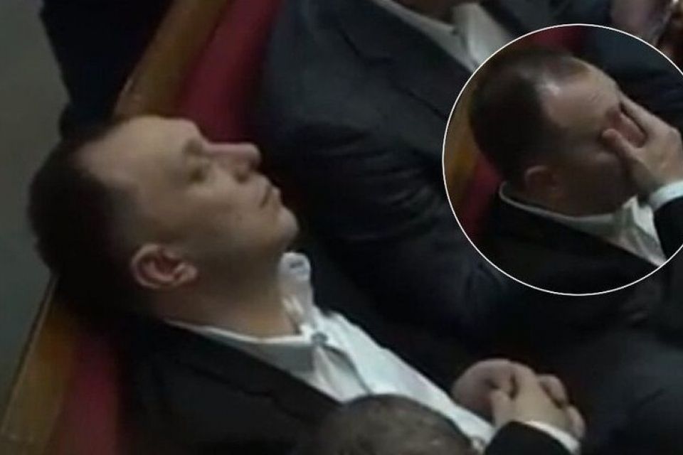 Нардеп з Тернопільщини "засумував" у Верховній Раді. І ще зарплати народним обранцям хочуть збільшити