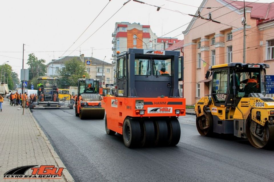 Рух транспорту відновлено: як виглядає вулиця Кн. Острозького після поточного ремонту (ФОТО)