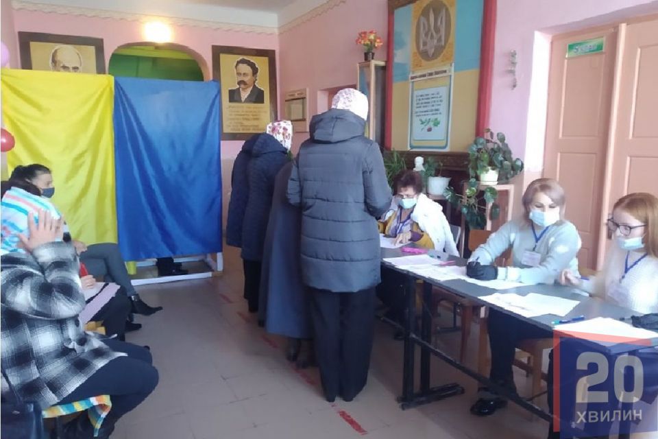 У Теребовлянській ОТГ обирають міського голову. Як проходять вибори і які є порушення
