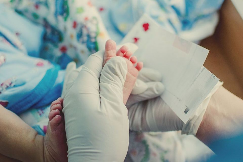 Немовлятам безкоштовно проводитимуть обстеження для виявлення спадкових захворювань