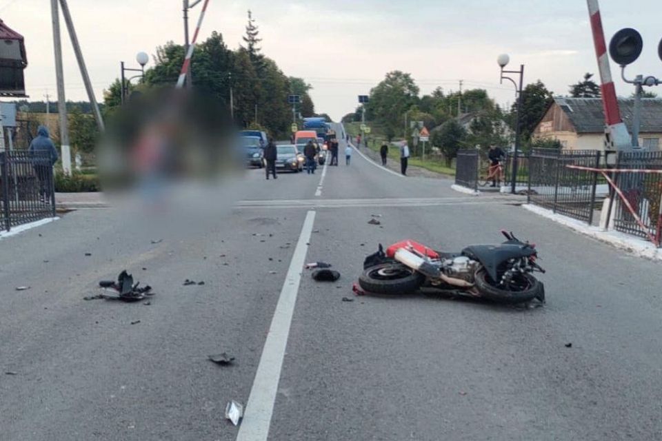 На Тернопільщині в ДТП загинув 31-річний пасажир мотоцикла, водій — у лікарні