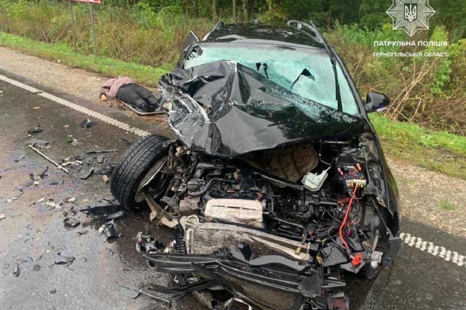 У Тернопільському районі зіткнулися два автомобілі: одна людина загинула