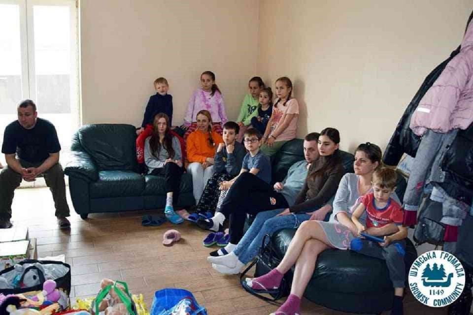 «Солов’ї співають, як вдома, але не бахкає». Як Шумська громада стала домівкою для переселенців