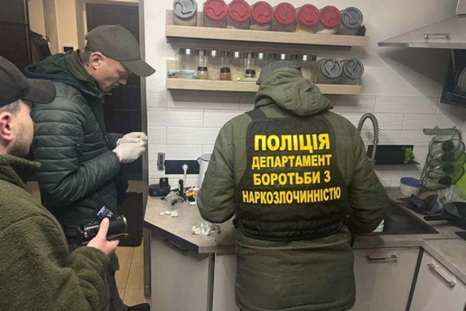 Судитимуть двох закладчиків з Тернопільщини, які продавали майже всі види наркотиків
