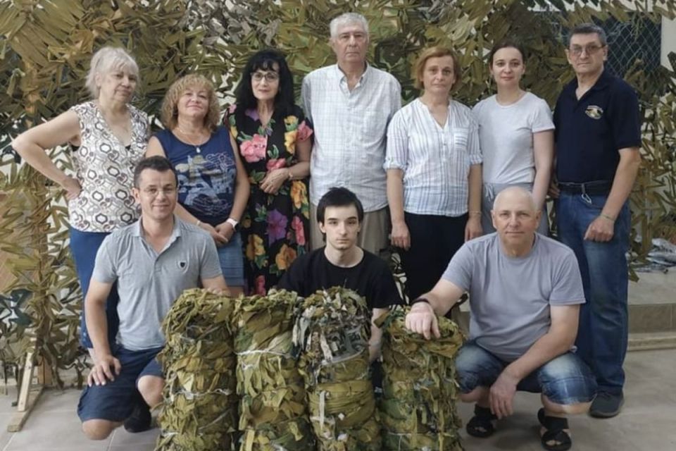 Воїнам на передову терміново потрібні маскувальні сітки. Потрібні робочі руки, долучайтесь!