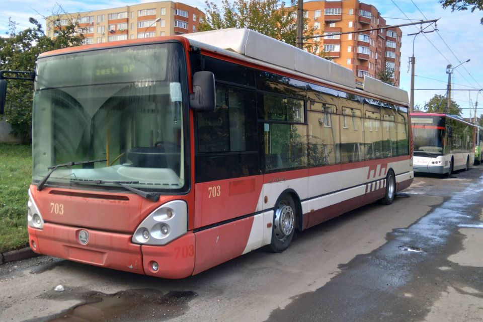 У тернопільському депо поповнення: доставили новий тролейбус Skoda (ФОТО ДНЯ)