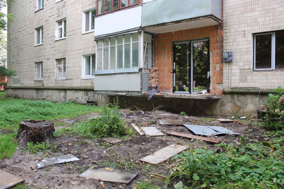 На Східному мешканці виступають проти відкриття магазину. Кажуть, що прохід роблять через зелену зону!