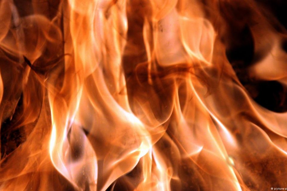 У Кременці врятували мешканців квартири, де серед ночі виникла пожежа