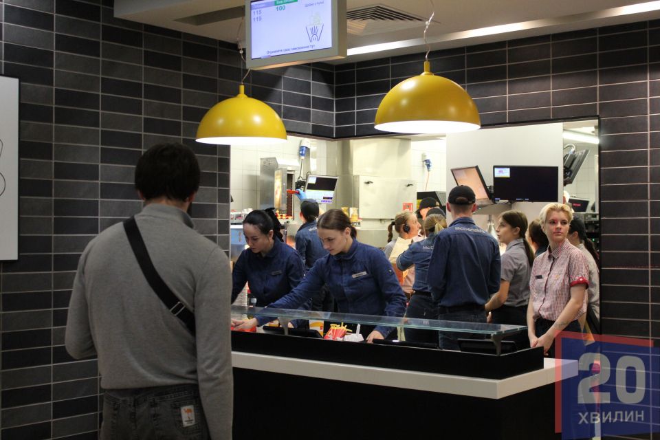 Черги і ціни не лякають! У Тернополі ажіотаж довкола відкриття McDonald’s (РЕПОРТАЖ)