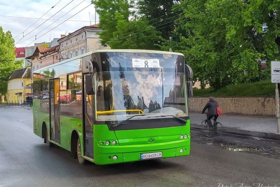 У Тернополі збільшать кількість транспорту до міських кладовищ на період поминальних днів