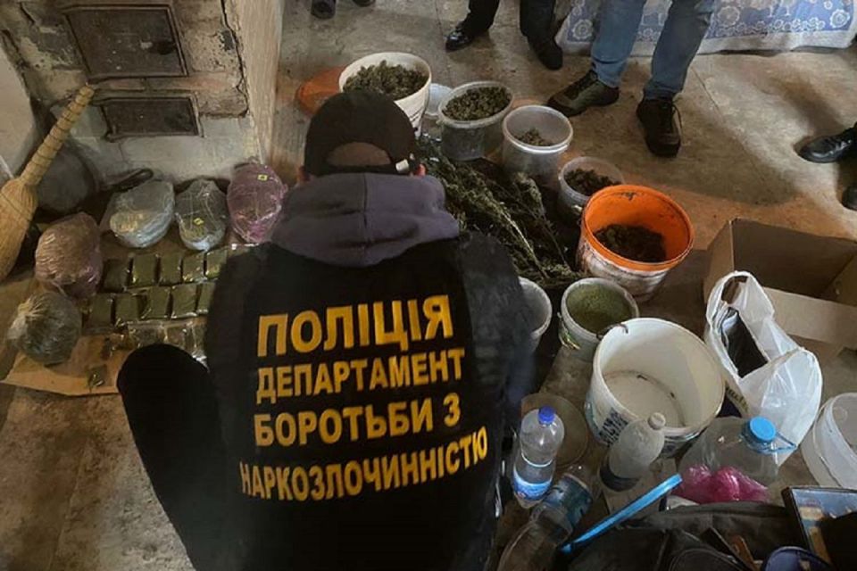 Канабісу майже на мільйон гривень виявили поліцейські у «фермера» з Тернопільщини