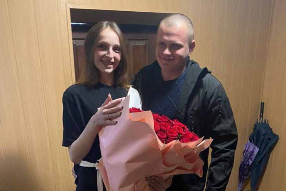 Любов долає все: поліцейський з Тернопільщини освідчився коханій під час служби на Харківщині