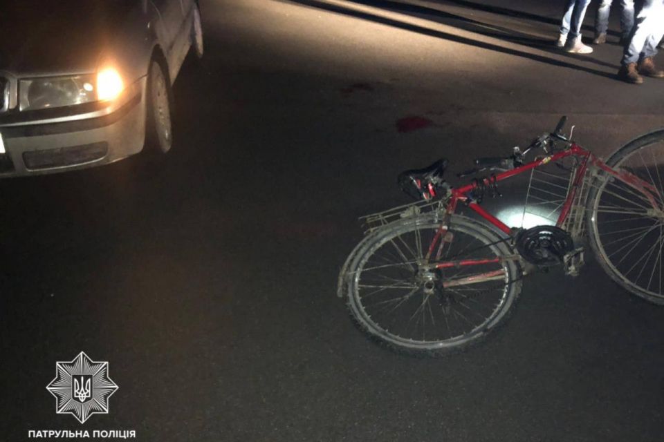У Тернополі автівка збила велосипедиста. Які правила варто знати власникам двоколісного транспорту?