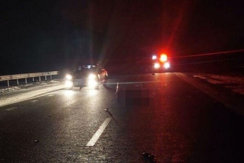 На Кременеччині під колесами автомобіля загинув чоловік