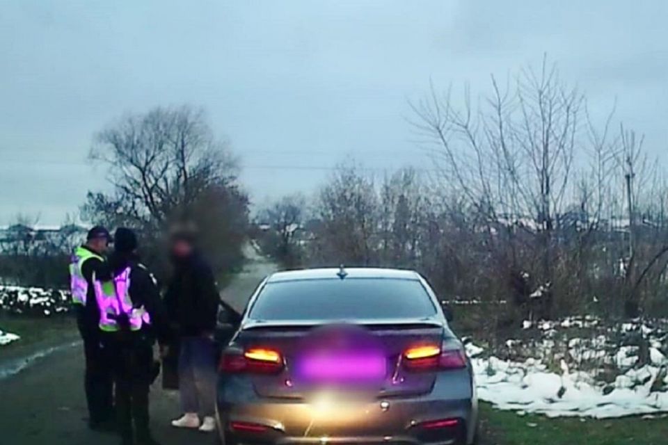 На Тернопільщині 17-річний юнак на BMW зухвало порушує ПДР