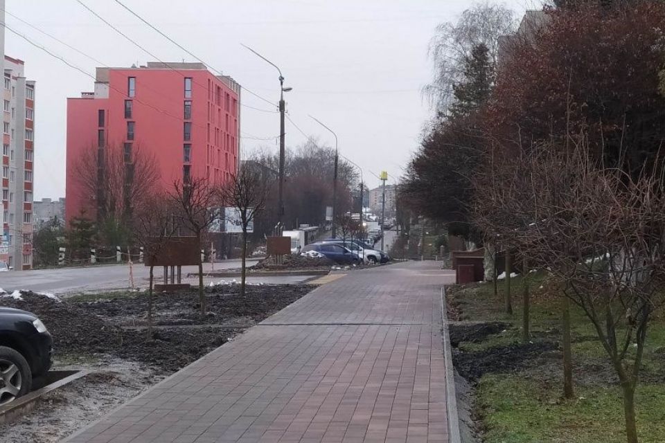На вулиці Львівській у Тернополі завершили ремонт пішохідної зони