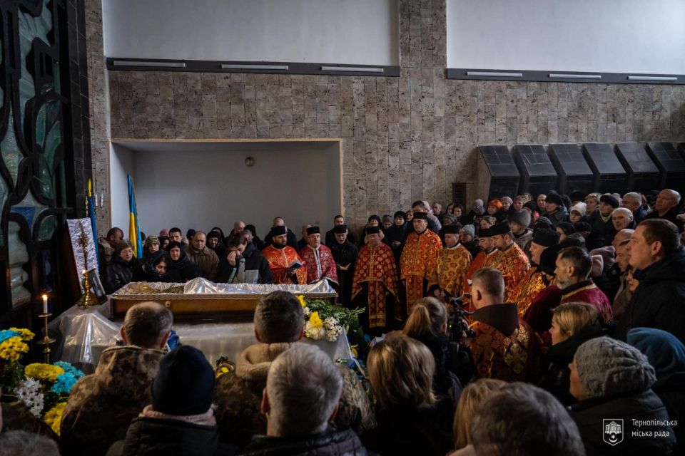 Мріяв повернутись з перемогою. У Тернополі провели в останню путь захисника Олександра Дівакова