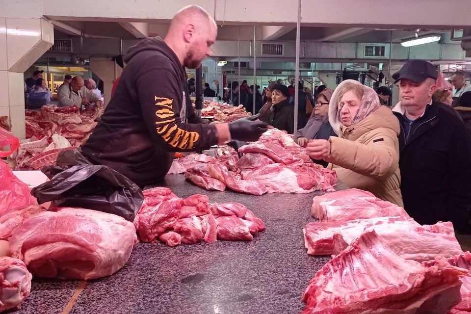 Скільки заплатимо за м’ясо до різдвяного столу: ми порівняли ціни у магазинах та на ринку