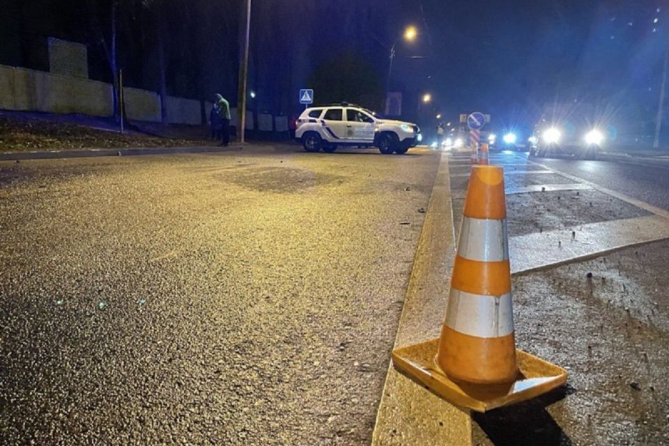 Смертельна аварія у Великому Ходачкові: під колесами авто загинула жінка