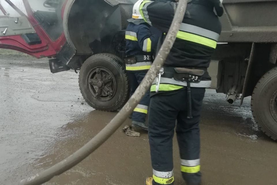У Тернопільському районі серед дня загорівся КАМАЗ