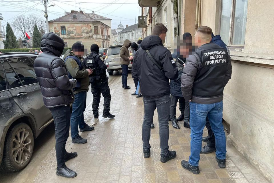 На одержанні хабаря затримали начальника відділу поліції на Тернопільщині