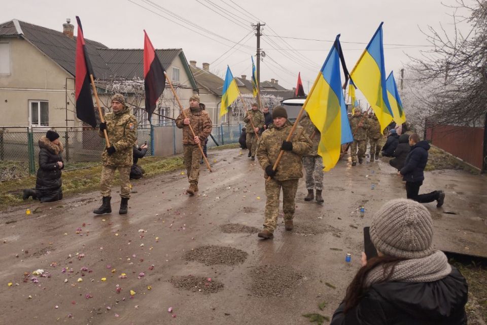 Тернопільщина прощається з Героєм Олегом Фиком
