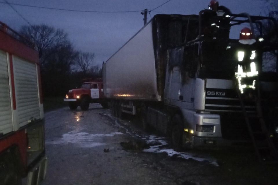 У Тернопільському районі загорілася фура