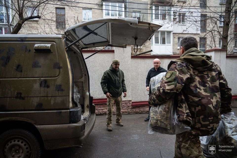Сергій Надал: «Допомога армії від Тернополя» працює — на фронт відправлено більше 2280 комплектів зимової форми та понад 3000 пар взуття» (пресслужби)