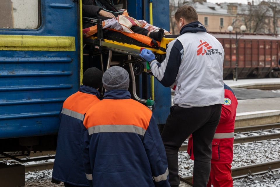 До Тернополя прибув медичний евакуаційний потяг