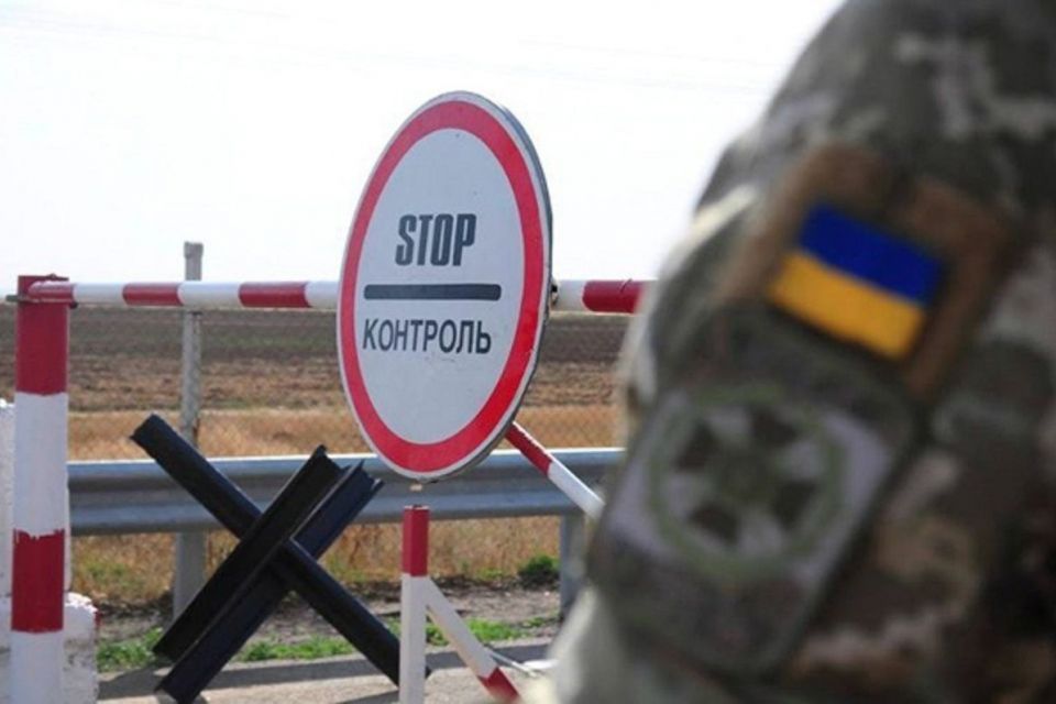 Тисячам жінок заборонили виїзд за кордон. Про які професії йдеться