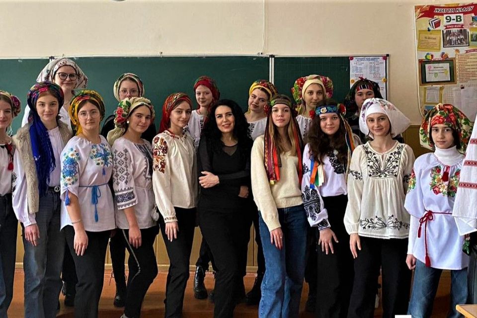 Як правильно зав'язувати хустку — навчать фахівці Тернопільського краєзнавчому музею