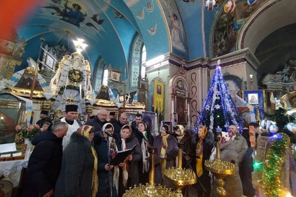 У Шумському благочинні провели фестиваль колядок, аби підтримати українських захисників
