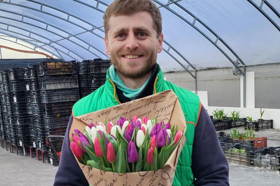 Варто не лише мати, а й розвивати. Як тернопільський підприємець врятував квітковий бізнес під час війни та блекауту