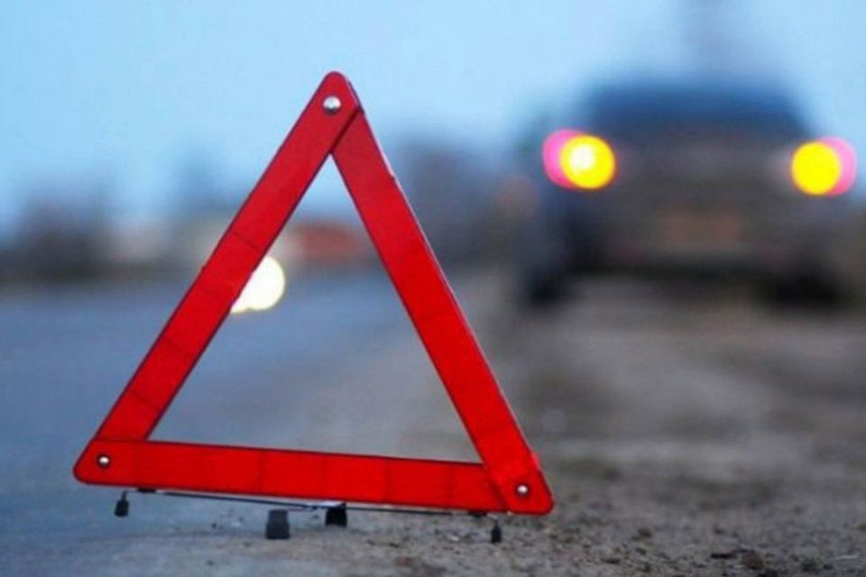 У Тернополі таксі в'їхало у відбійник, бо водієві стало погано