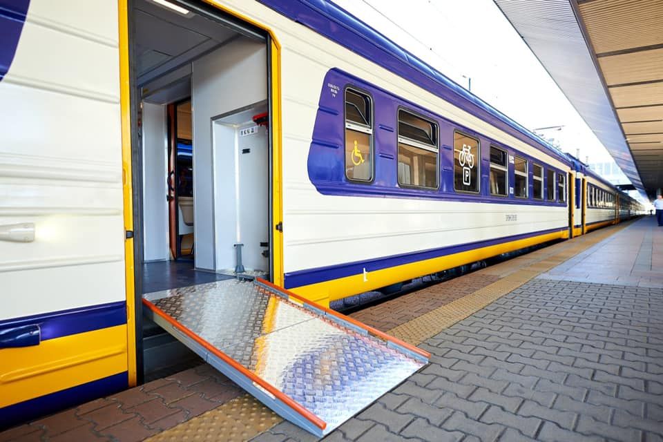 Через Тернопіль прямуватимуть потяги з вагонами для пасажирів з інвалідністю